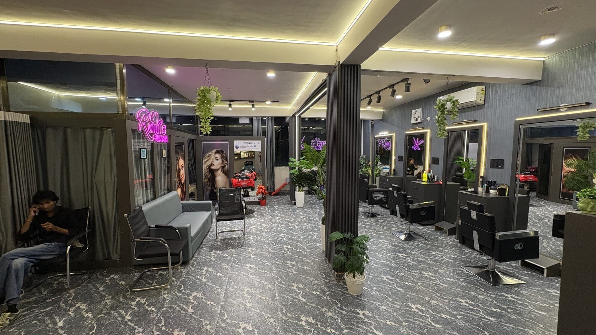Interior view of Romi's Family Salon styling stations in Krishna Nagar, Satna